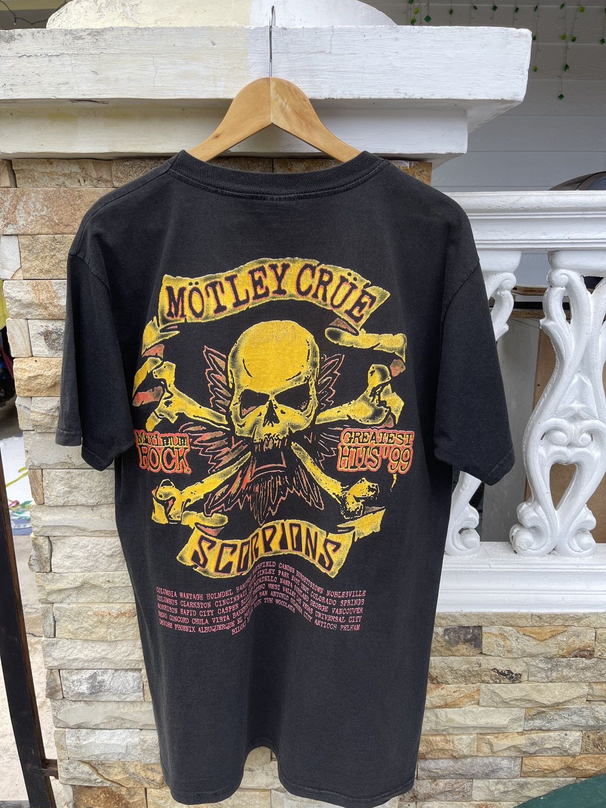 Band Tees Rarest🔥Vtg MOTLEY CRUE x SCORPIONS Greatest Hit’s 99 Size US XL / EU 56 / 4 - 1 Thumbnail