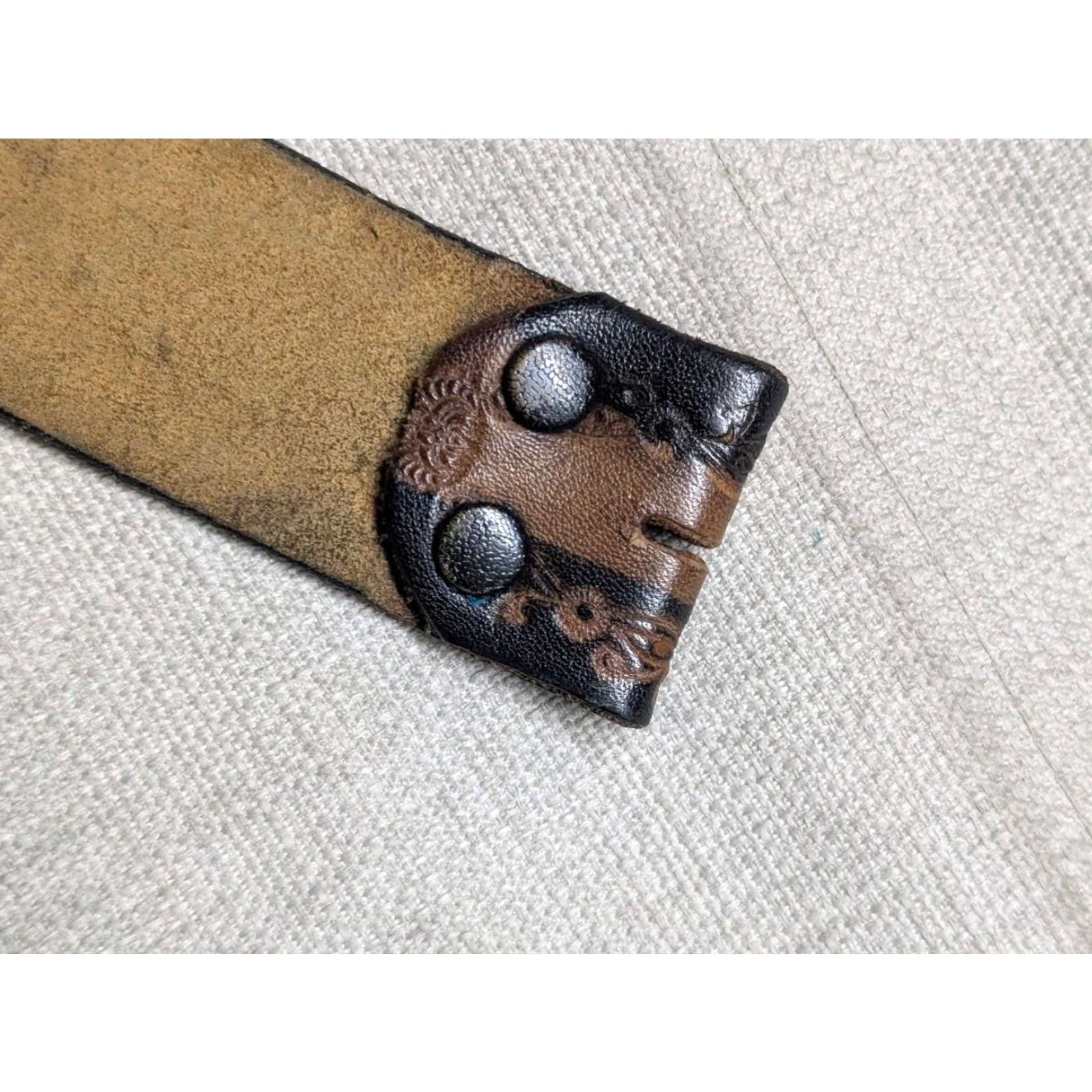 Vintage VINTAGE western belt belt Unisex Adults 28 brown tooled handcrafted 28 leather floral geometric Hippie Southwestern Boho 1970s Mens Women? Size 28 - 6 Thumbnail