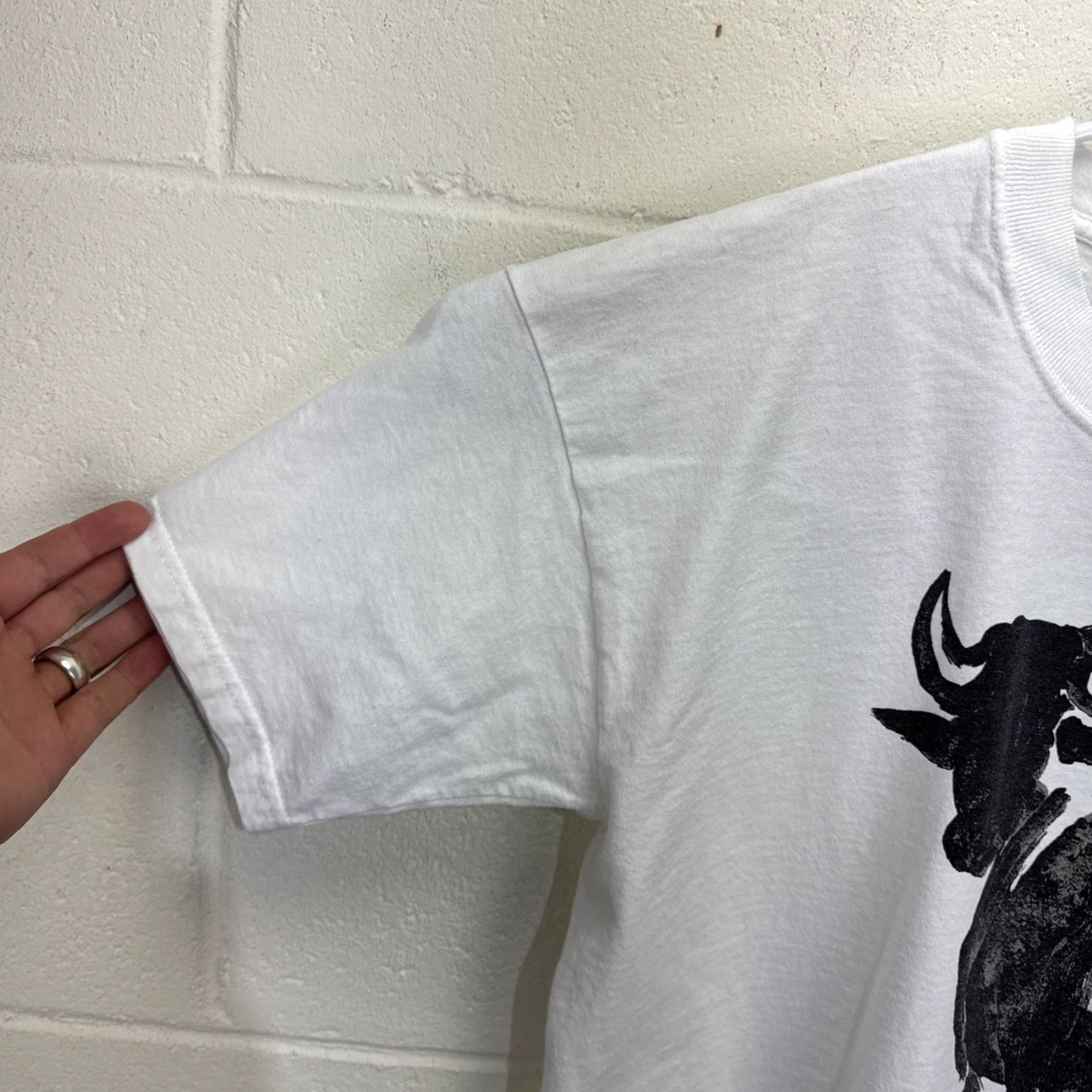 Vintage VINTAGE Picasso Bull Graphic Print T-Shirt Large White 90s Art Mens Size US L / EU 52-54 / 3 - 5 Thumbnail