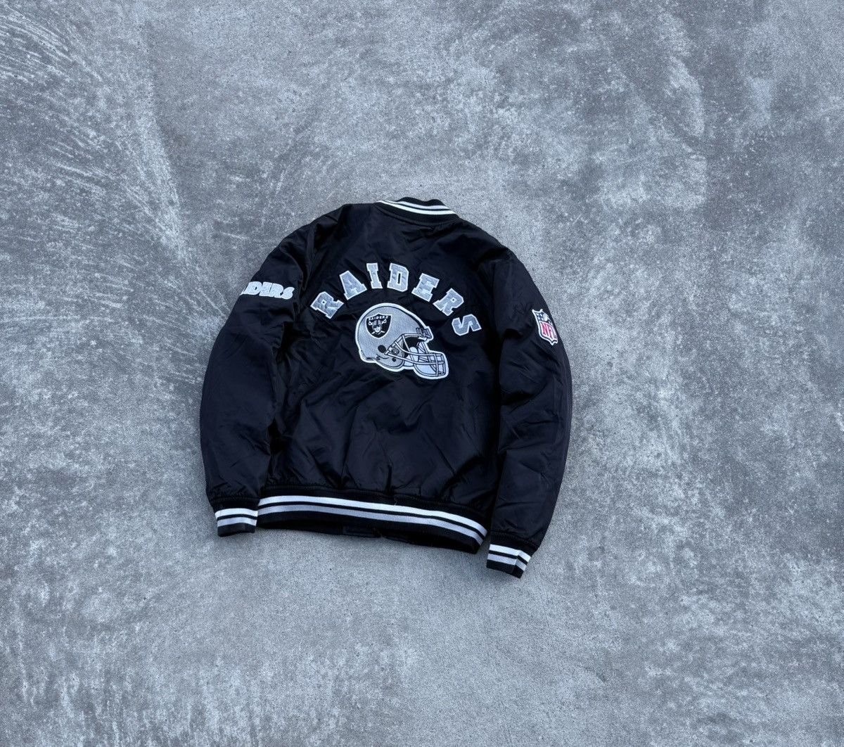 Other Vintage NFL Raiders Y2K avantgarde streetwear band bomber Size US XS / EU 42 / 0 - 1 Thumbnail