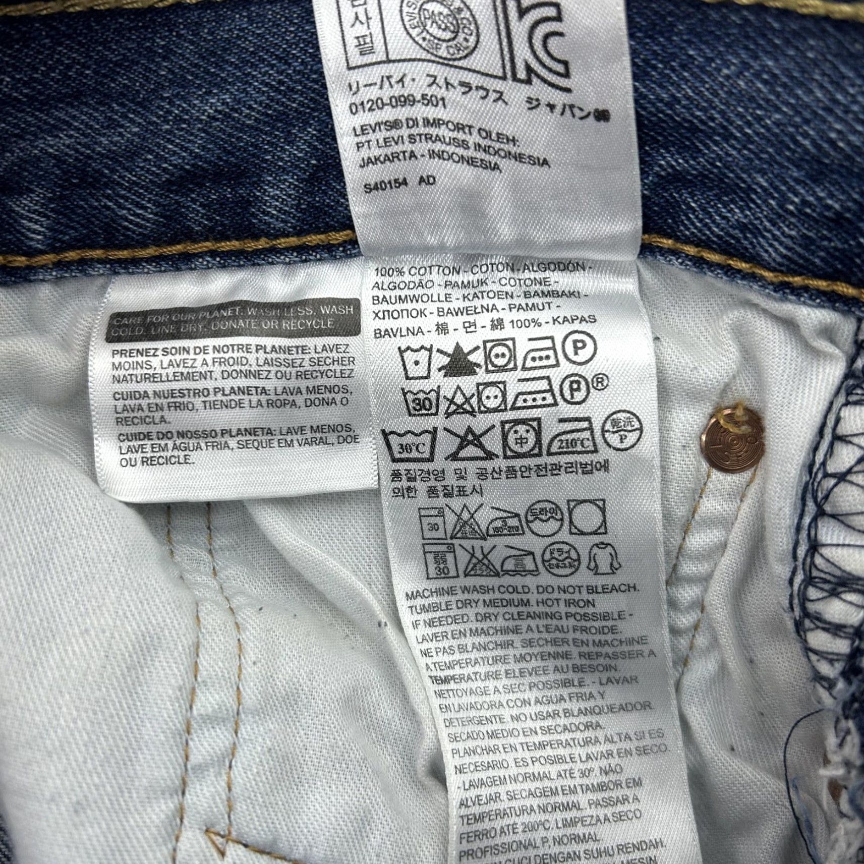 Levi's Levi's 501 Jeans Mens 38x33 Blue Button Fly Straight Leg Denim Regular Fit 100% Cotton Vintage? No (Levi's 501) } Size US 38 / EU 54 - 5 Thumbnail
