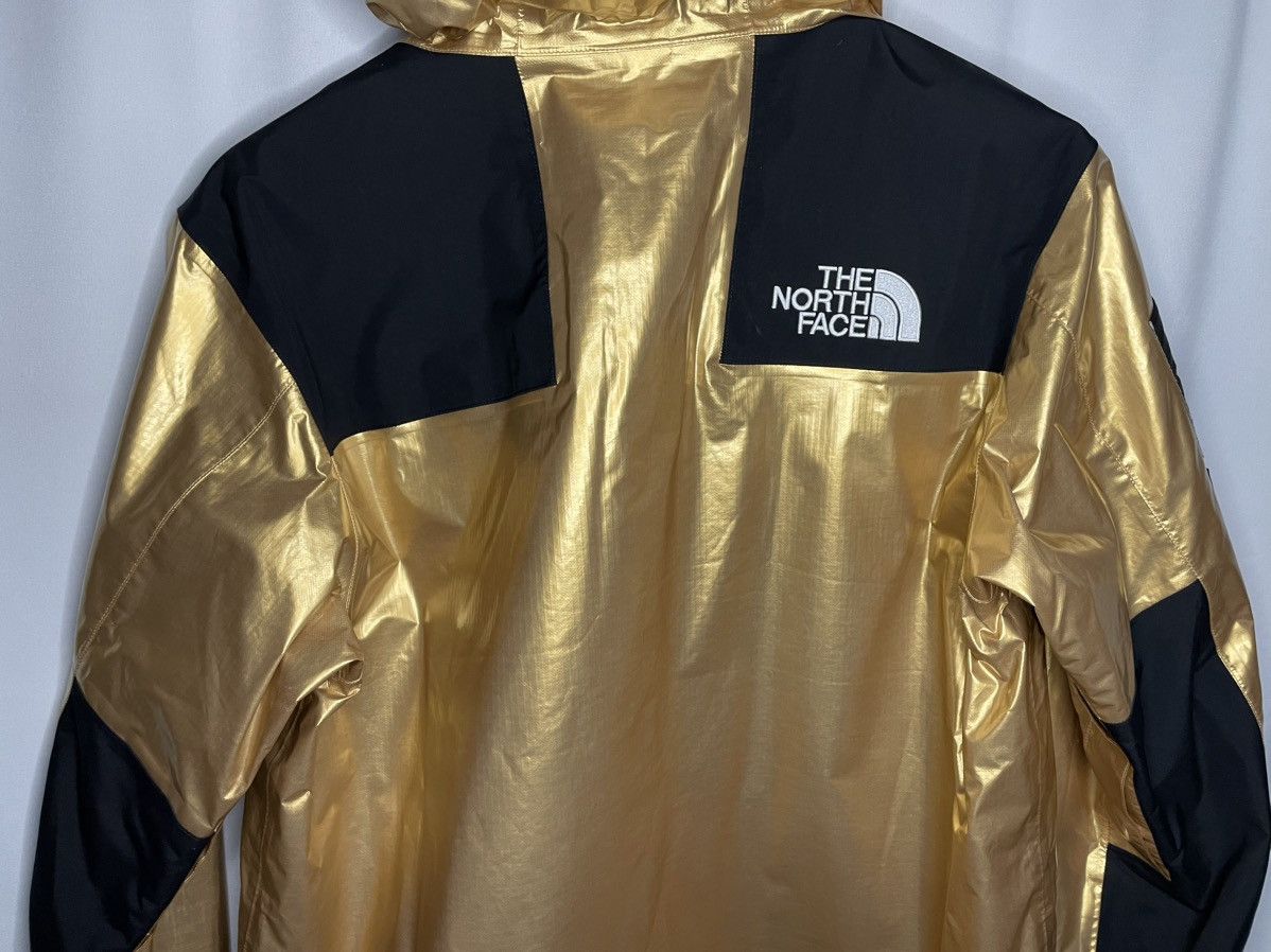 Supreme × The North Face Supreme x TNF Metallic Gold Mountain Parka Size US M / EU 48-50 / 2 - 8 Thumbnail