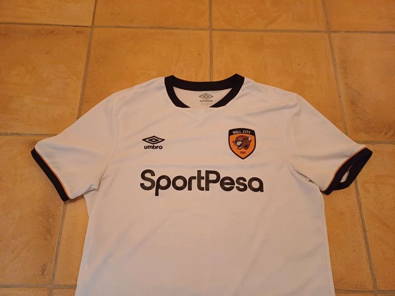 Umbro Umbro Hull City 2019-20 away shirt Size US L / EU 52-54 / 3 - 2 Thumbnail