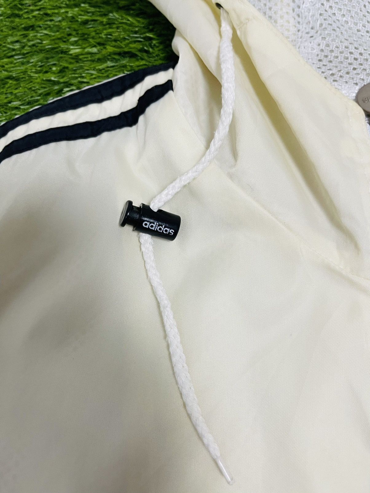 Adidas Vintage Adidas Windbreaker Hoodie Jacket (22) Size US XL / EU 56 / 4 - 5 Thumbnail