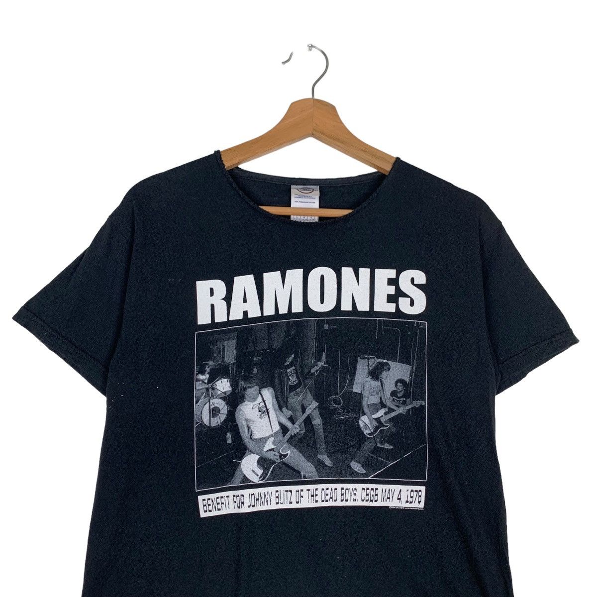 Band Tees Y2K The Ramones Johnny Blitz the dead boys Tee #0339-C16 Size US L / EU 52-54 / 3 - 3 Thumbnail