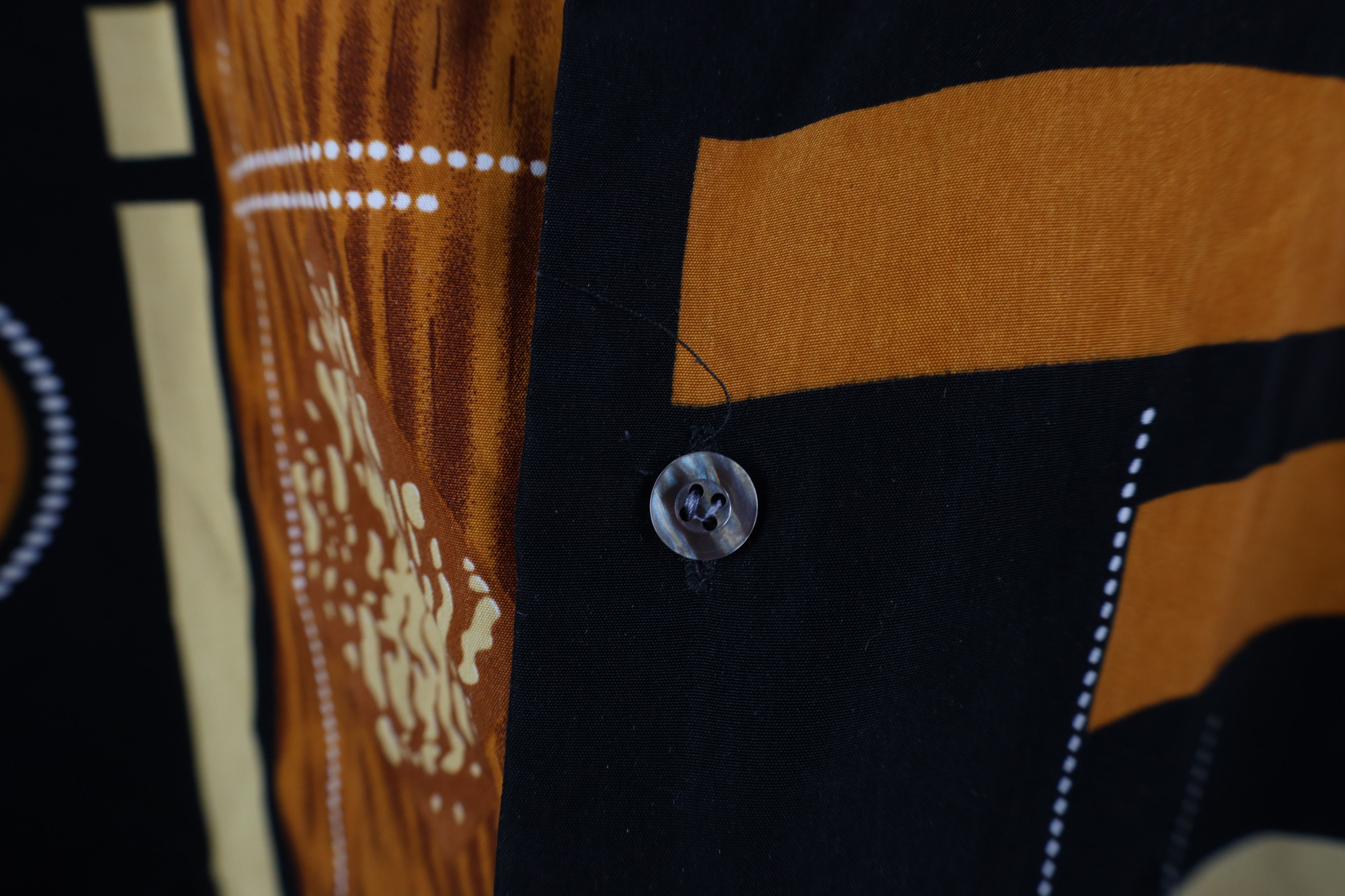 Vintage Vintage 90s Streetwear Geometric Camp Collar Button Shirt Size US L / EU 52-54 / 3 - 7 Thumbnail