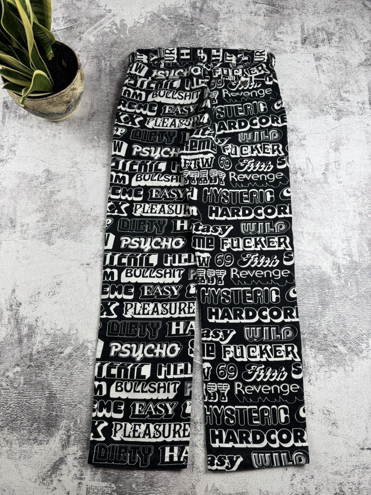 Hysteric Glamour × Supreme HYSTERIC GLAMOUR X SUPREME Text Work Black Monogram Straight Trousers Pants Size US 30 / EU 46 - 5 Thumbnail