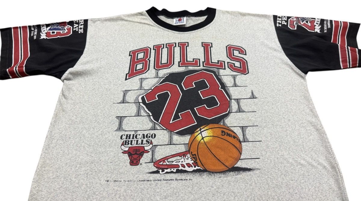 NBA × Vintage Vintage 90’s Chicago Bull Tee Size US L / EU 52-54 / 3 - 5 Thumbnail