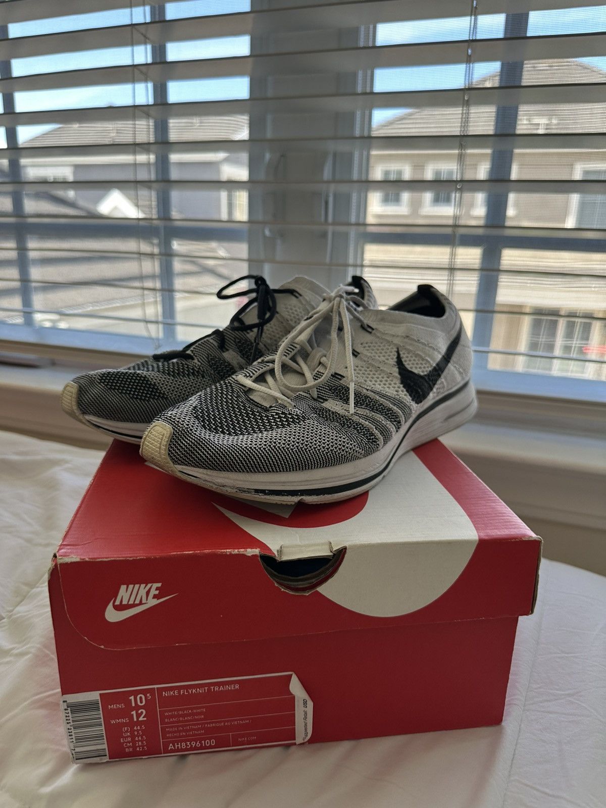 Nike 2017 Nike Flyknit Trainer Size US 10.5 / EU 43-44 - 2 Thumbnail