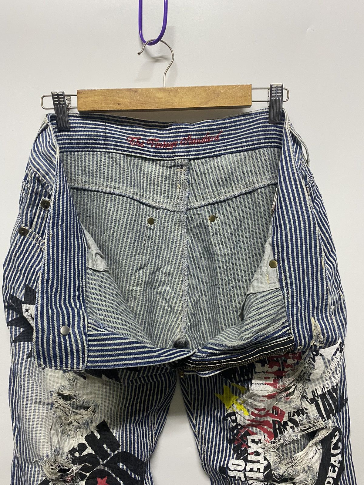 Japanese Brand Japanese Distressed Stripes Printed Original Jeans Pants Size US 36 / EU 52 - 15 Thumbnail