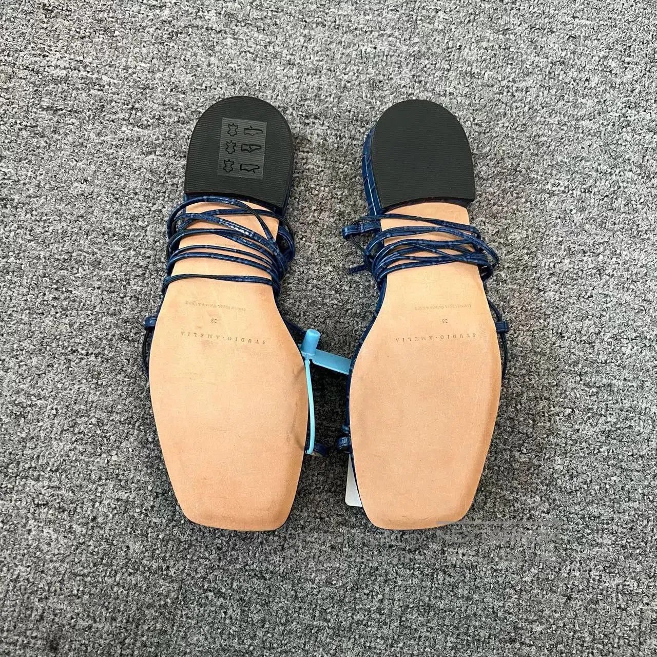 Other Studio Amelia Flat Strappy Roman Sandals. Size US 7 / IT 37 - 4 Thumbnail