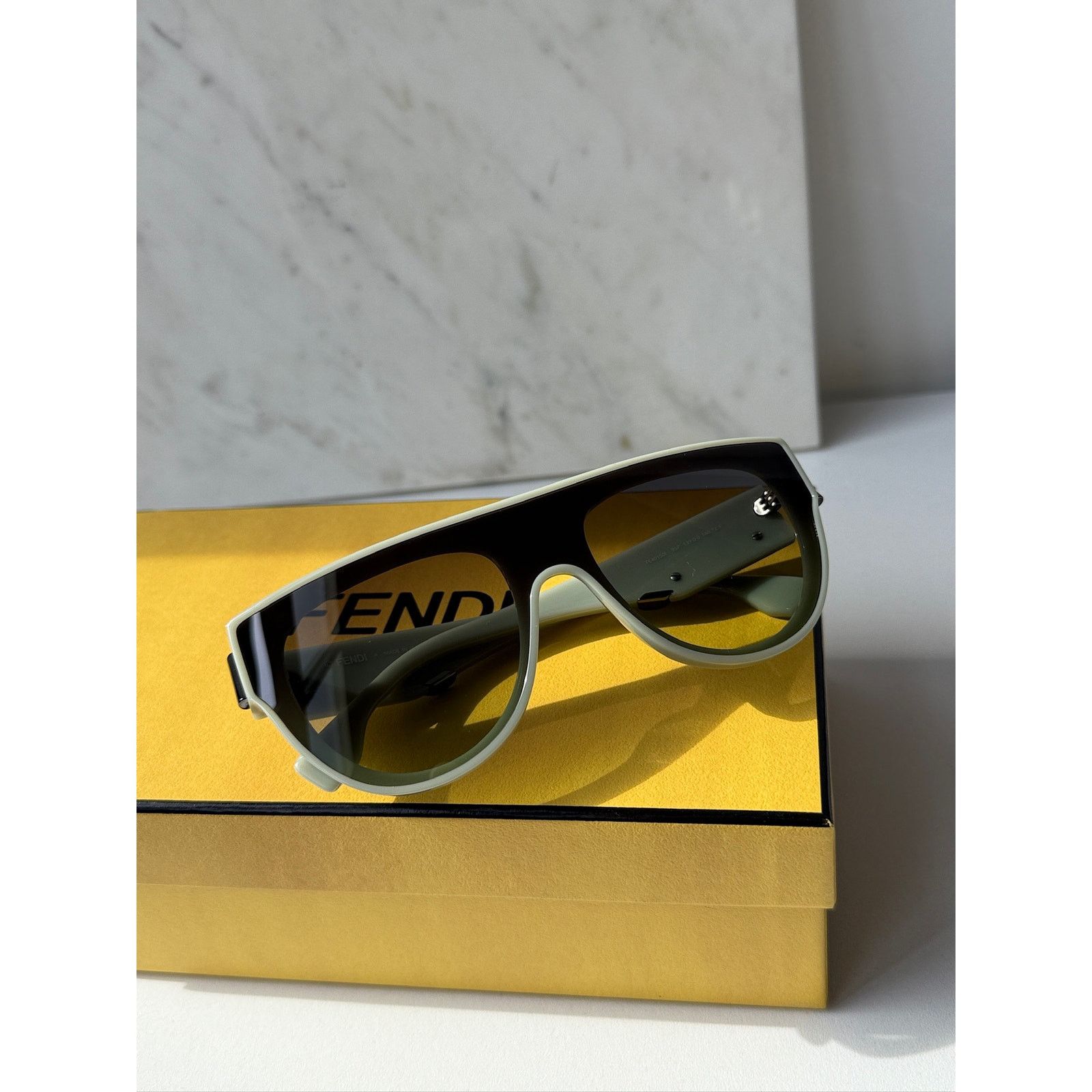 Fendi NEW Fendi FE40150I Way Green Flat Top Sunglasses Size ONE SIZE - 3 Thumbnail
