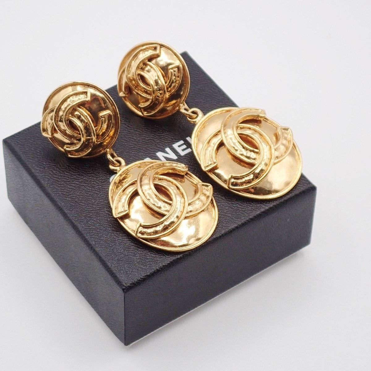 Chanel Chanel Gold Plated CC Round Drop Clip-on Earrings Gold Size ONE SIZE - 1 Thumbnail