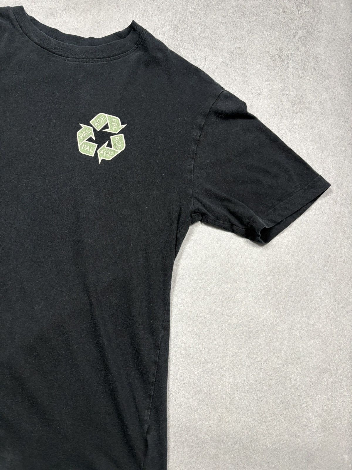 Palace Palace Skateboards Recycle Logo T-Shirt Black Streetwear Y2K Size US L / EU 52-54 / 3 - 9 Thumbnail