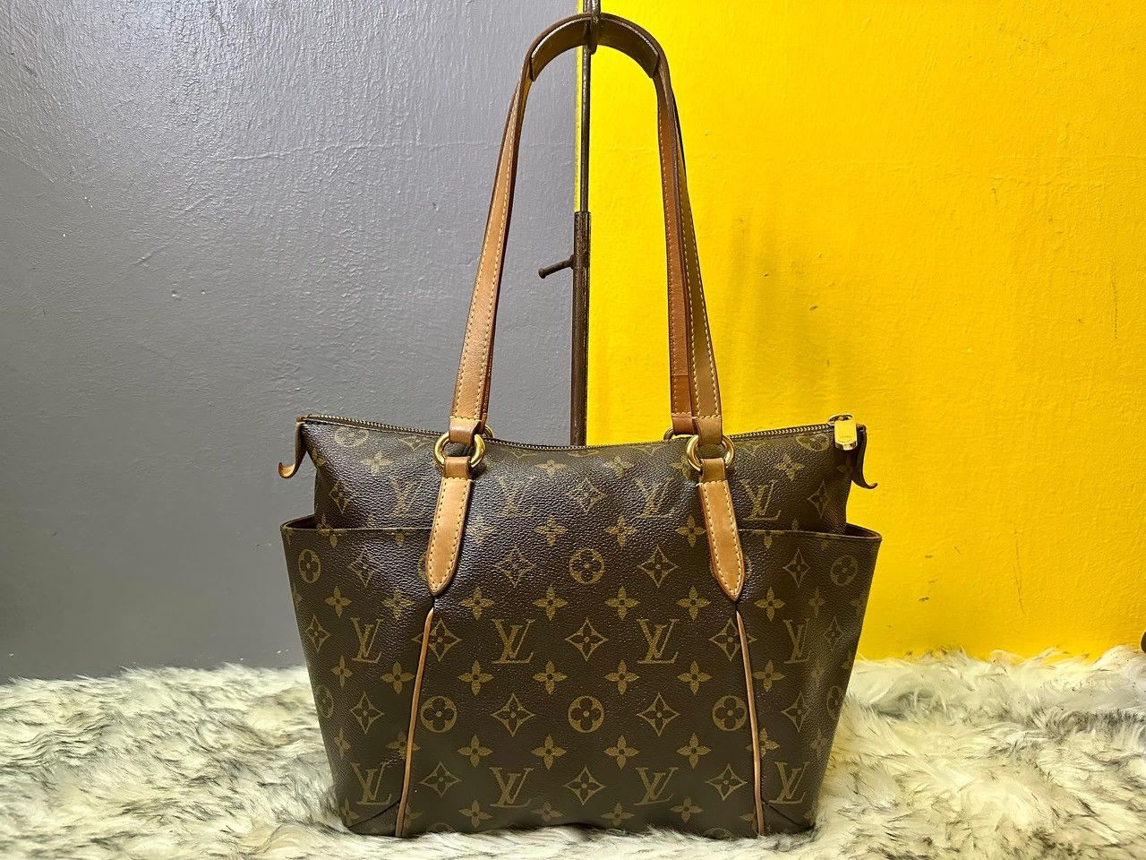 Louis deals Vuitton Monogram Totally PM