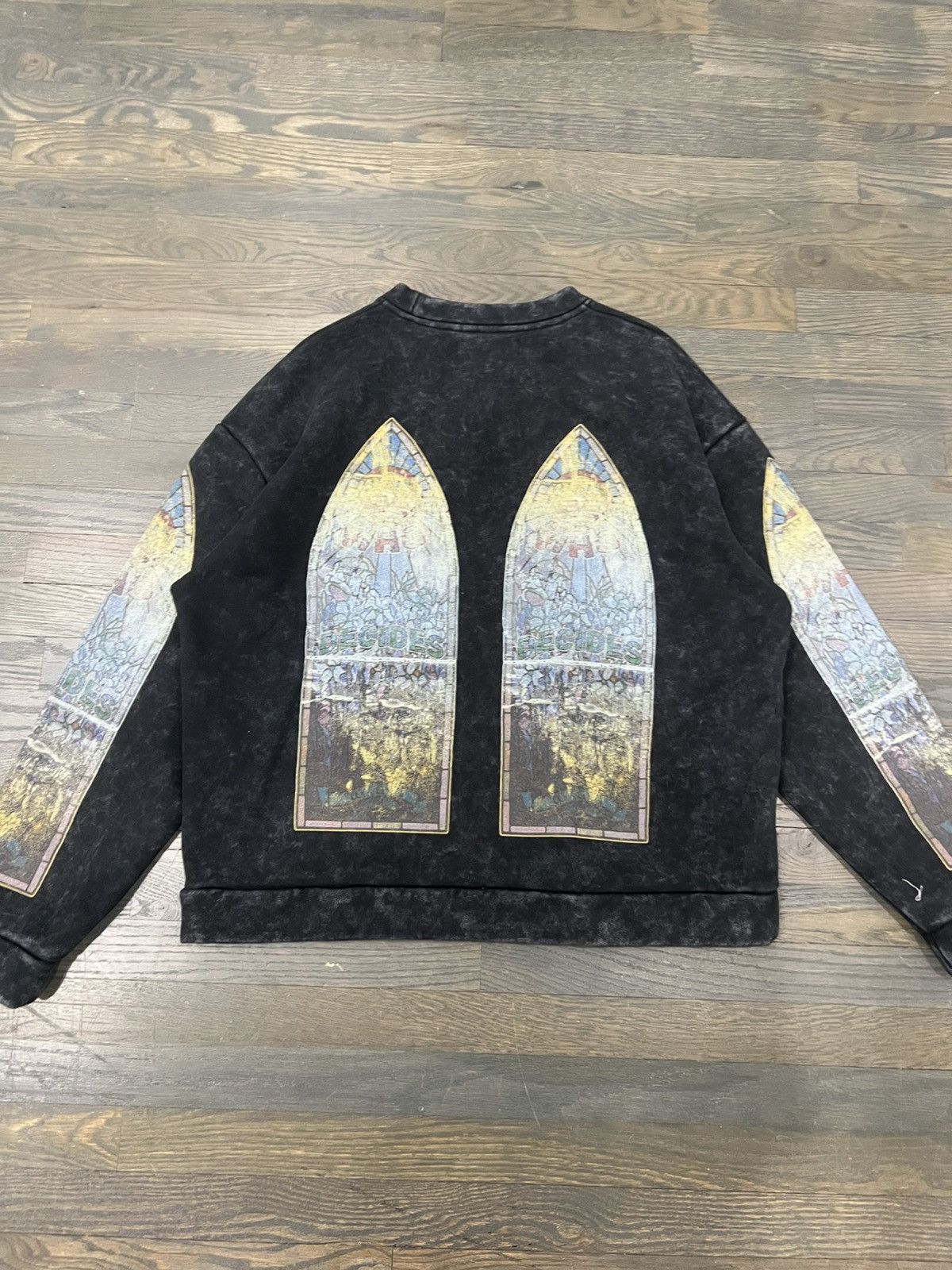 Other Who decides war stained glass motif crewneck Size US M / EU 48-50 / 2 - 5 Thumbnail