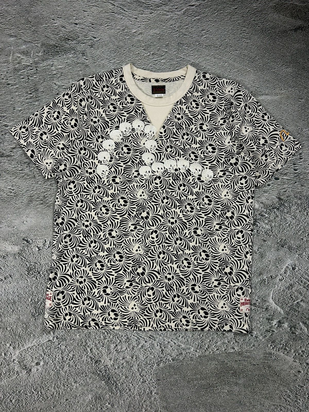 Evisu Evisu t-shirt vintage big logo seagull skull white black Size US L / EU 52-54 / 3 - 1 Thumbnail