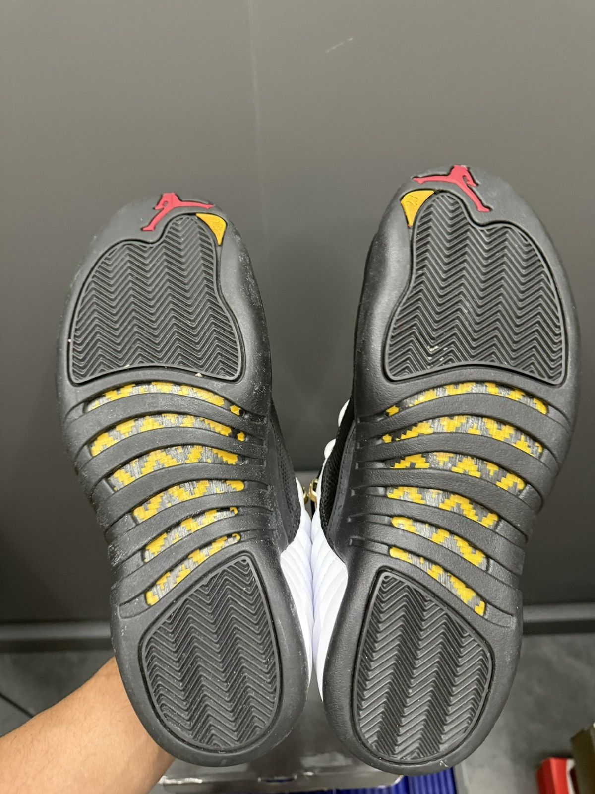 Jordan Brand Jordan 12 Retro Low Taxi 2011 Size 9.5 308317-104 Size US 9.5 / EU 42-43 - 7 Thumbnail