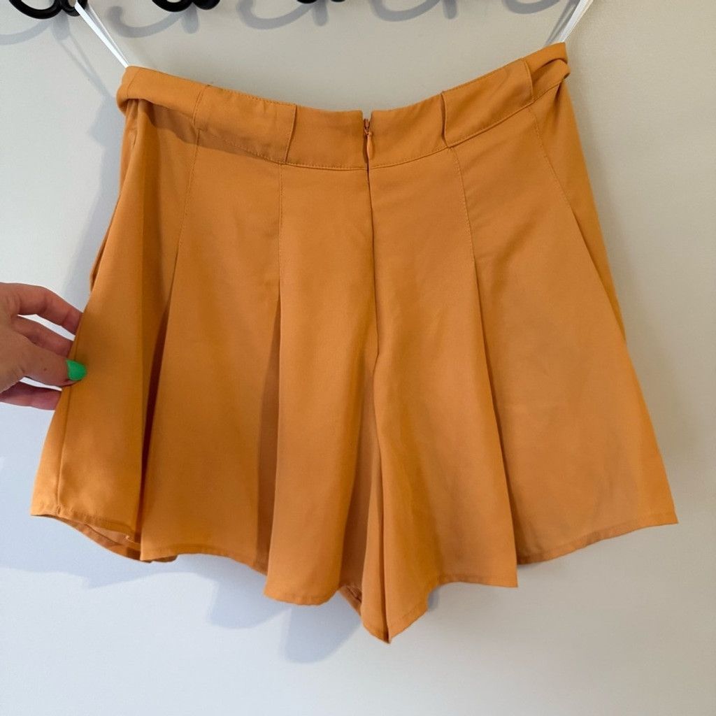 Aritzia Sunday Best Orange Shorts High-Waisted Flowy Size 26" / US 2 / IT 38 - 2 Thumbnail