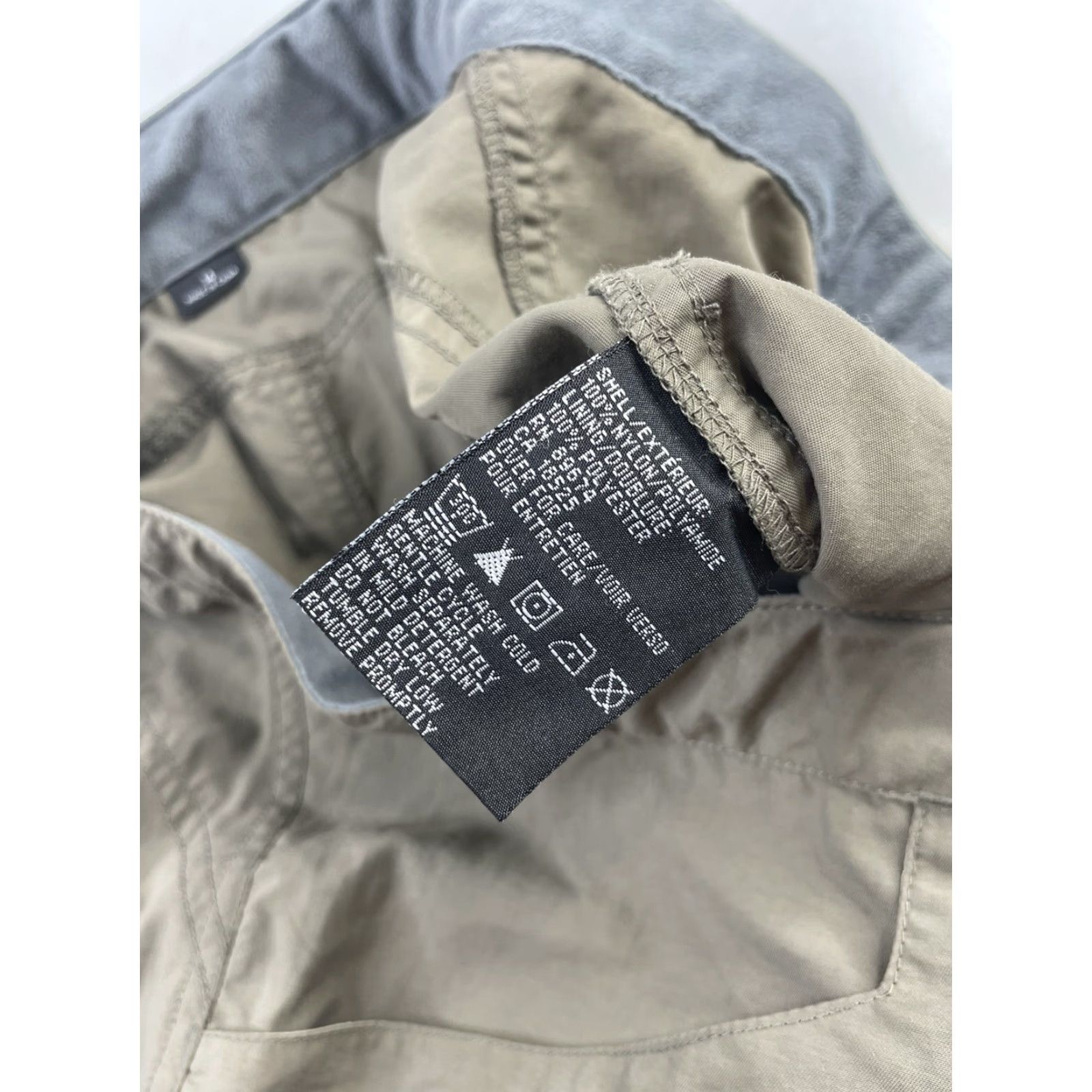 Mountain Hardwear VINTAGE Mountain Hardwear Convertible Nylon Cargo Hiking Pants Women 14 Beige Cargo 31in Inseam 41in Total 16in Waist Mens? Size 36" / US 14 / IT 50 - 4 Thumbnail