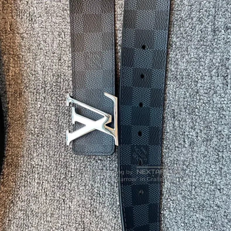 Louis Vuitton Louis Vuitton Initiales double smooth buckle calfskin leat Size ONE SIZE - 4 Thumbnail