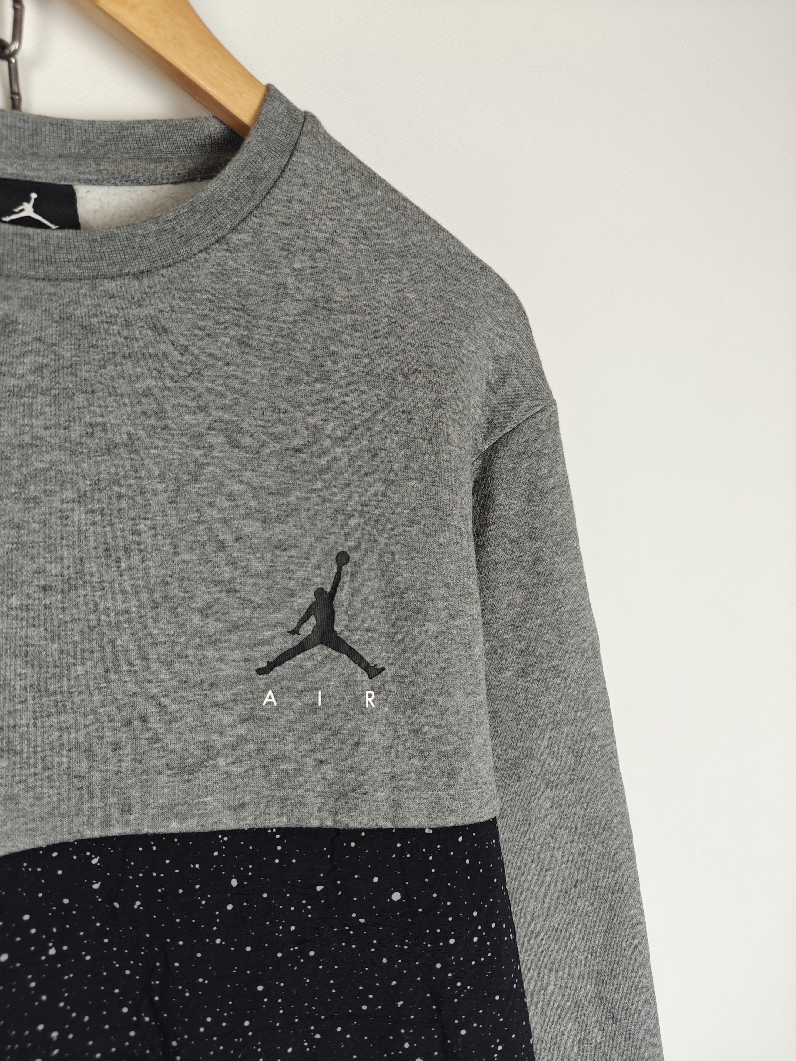 Jordan Brand Nike Air Jordan Sweatshirt Crewneck Pullover Gray size L Size US L / EU 52-54 / 3 - 4 Thumbnail