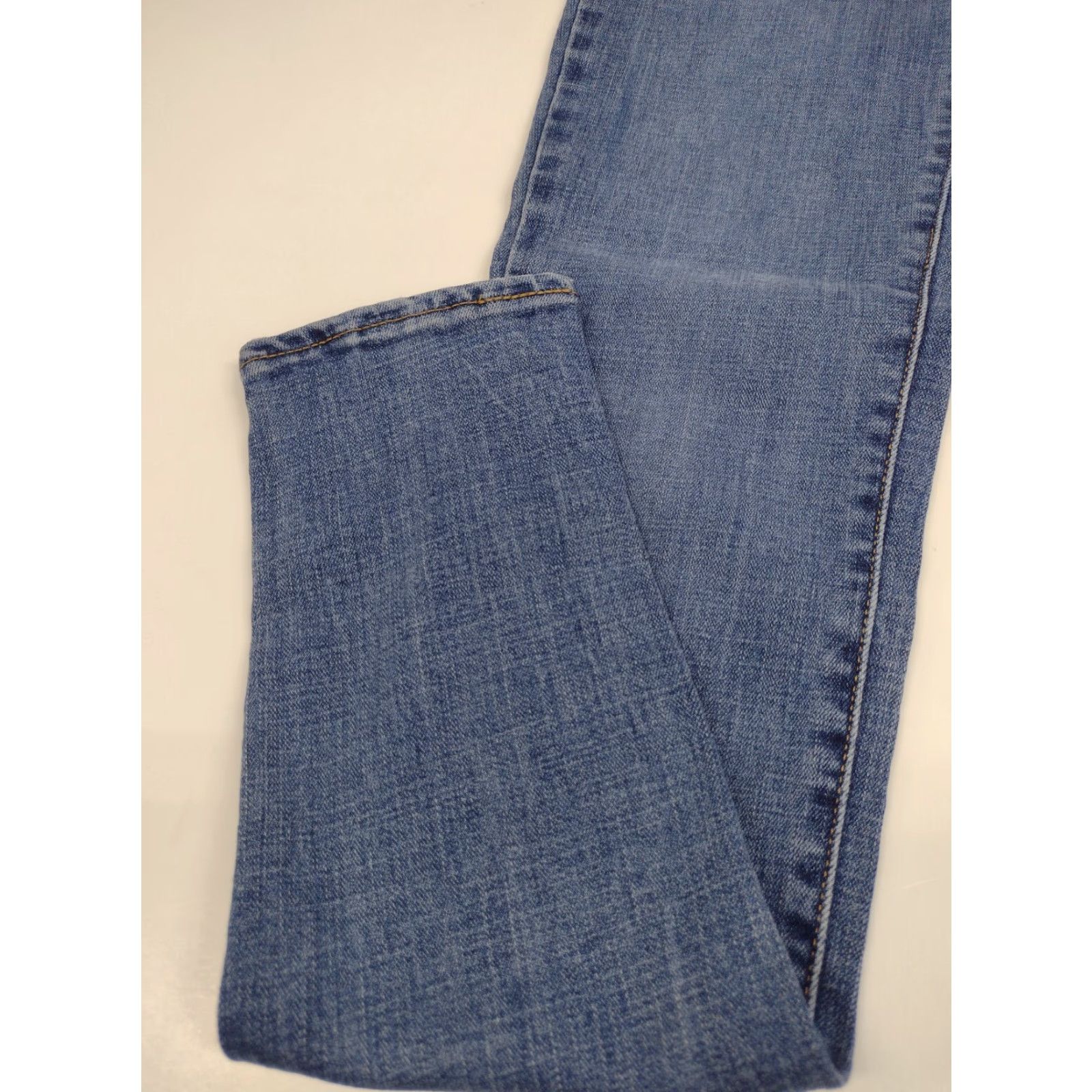 Levi's Levi's Women's Premium 721 High-Rise Skinny Jeans Distressed 24 Blue Denim Stretch Pockets Zipper Button 31" Inseam Regular Women Mens? Size 42" / US 20 - 6 Thumbnail