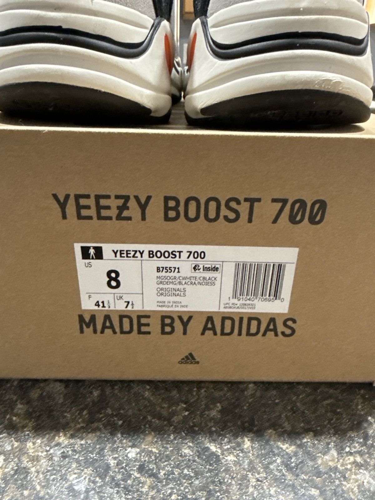 Adidas × Yeezy YEEZY BOOST 700 x ADIDAS Size US 8 / EU 41 - 8 Thumbnail