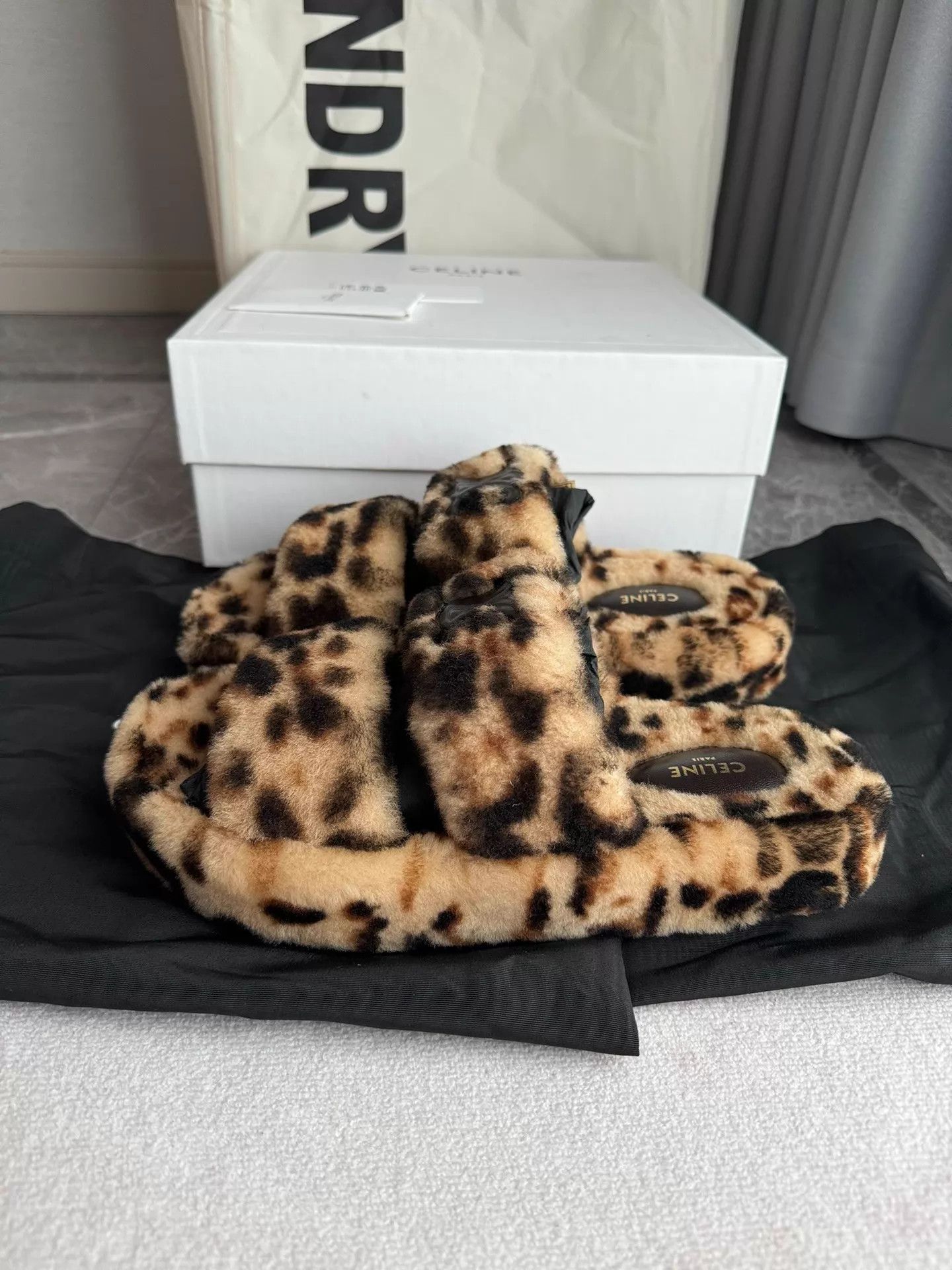 Celine Celine Leopard Print Triomphe Wool Slippers 39 EU Size US 8.5 / IT 38.5 - 1 Thumbnail