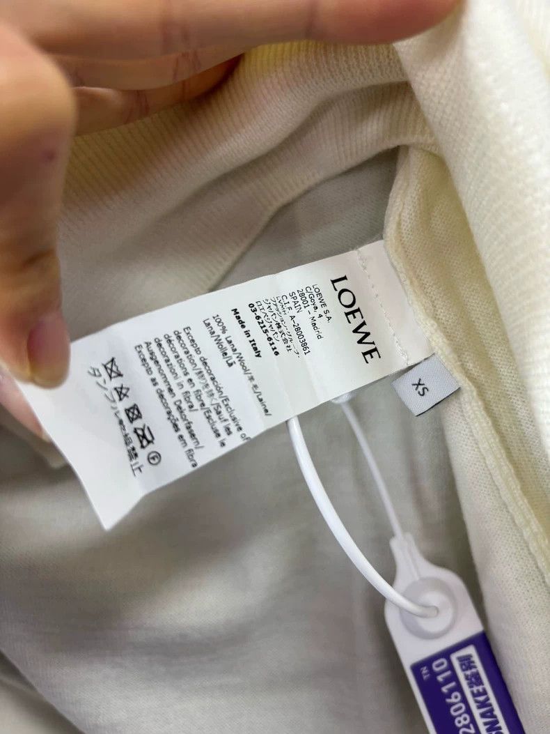 Loewe LOEWE Polo neck long sleeve hoodie with a pocket around th Size XS / US 0-2 / IT 36-38 - 4 Thumbnail