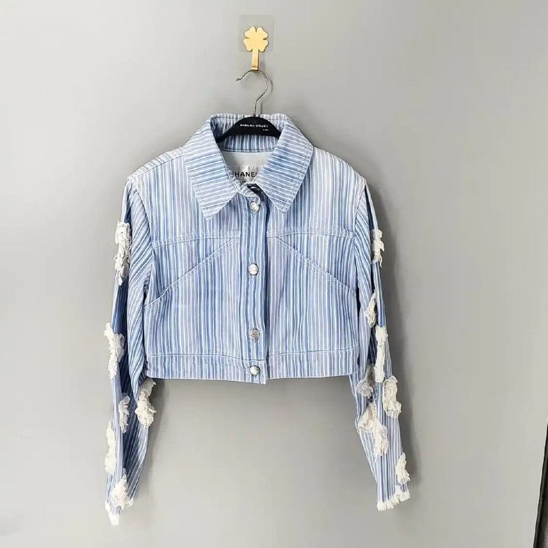 Chanel Chanel Cropped Blue Jacket with Floral Details 0089 Size S / US 4 / IT 40 - 1 Thumbnail