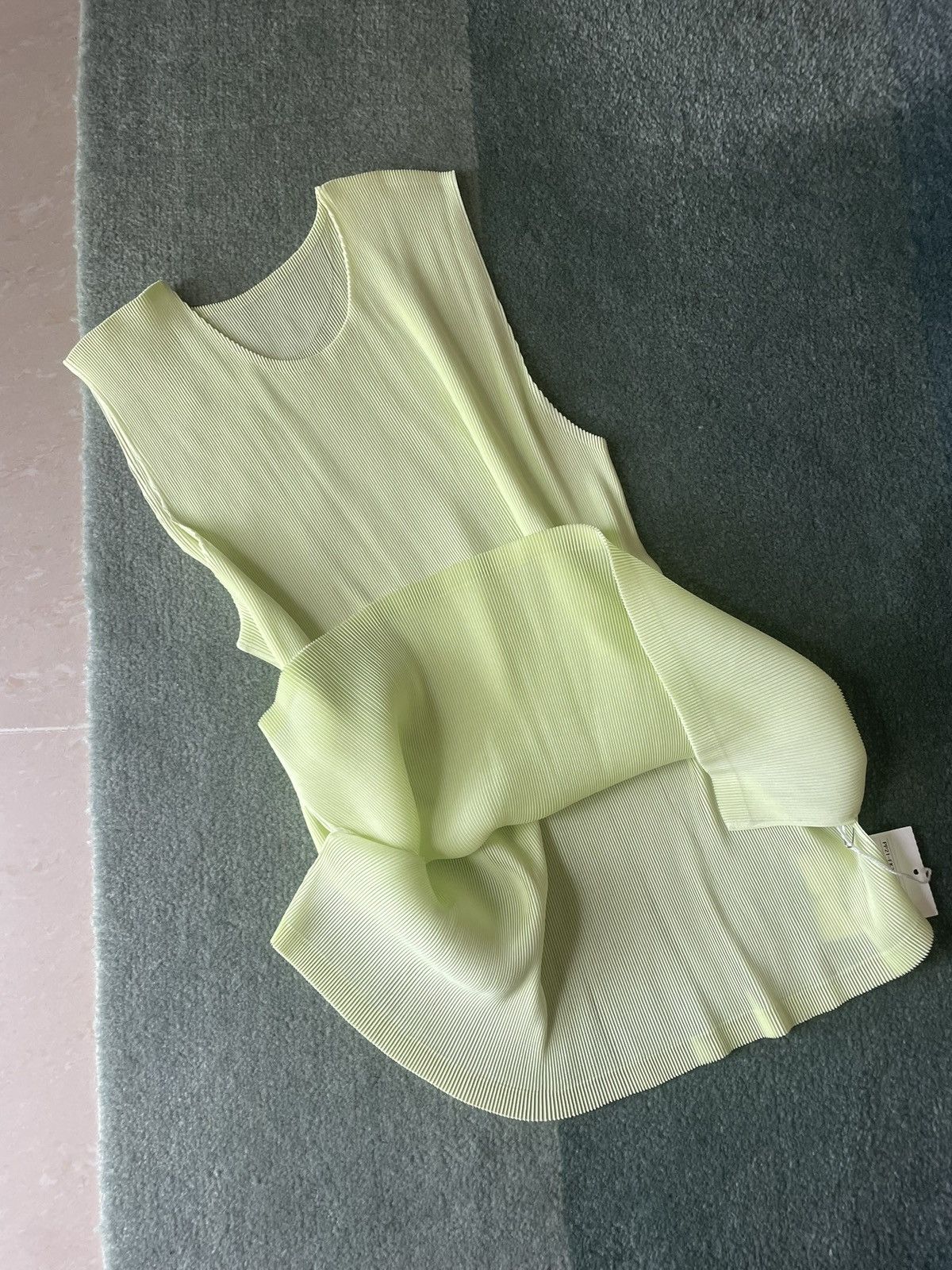 Pleats Please Issey Miyake Brand new Issey Miyake pleats please sleeveless top Size ONE SIZE - 1 Thumbnail