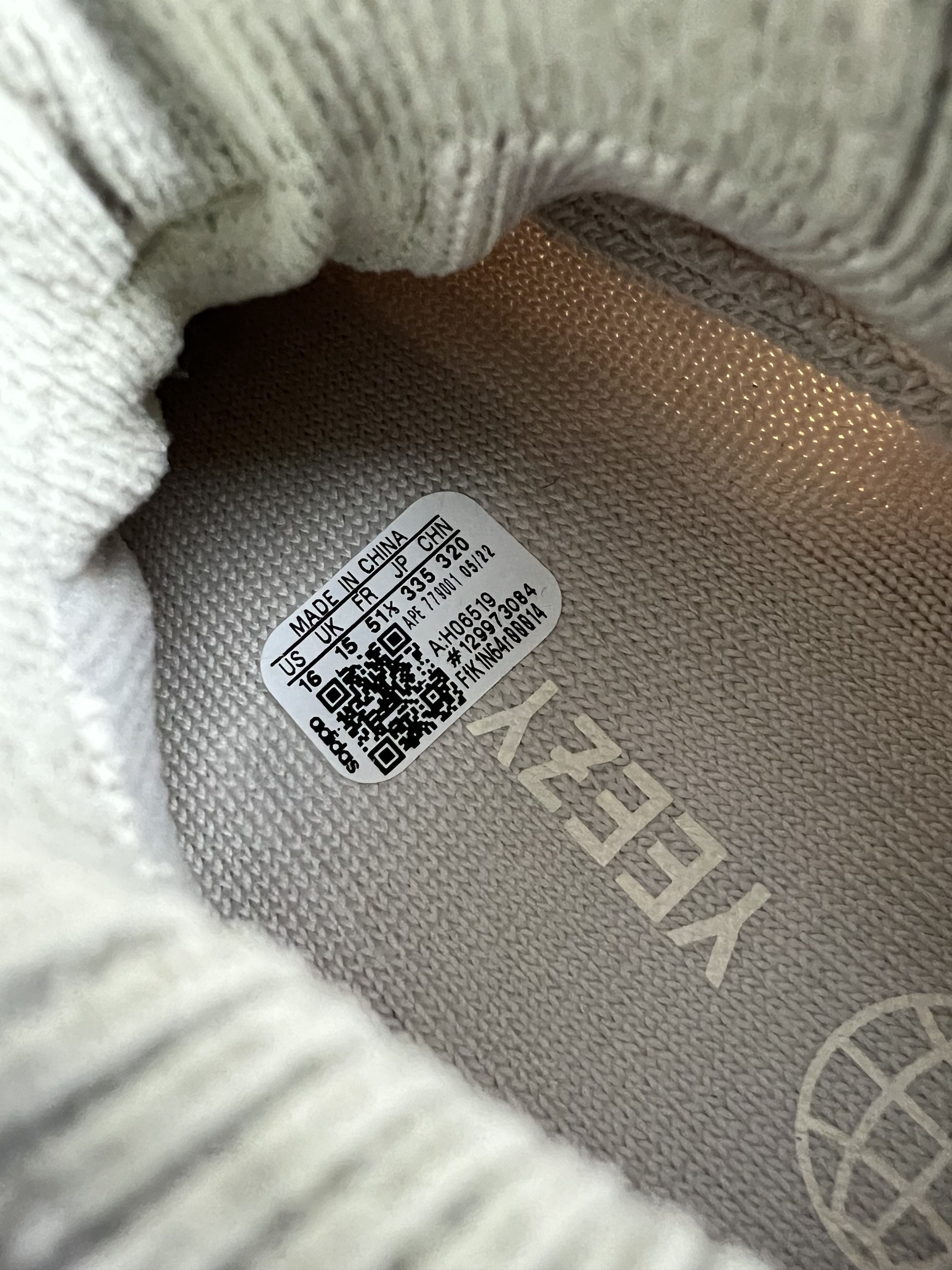 Adidas US16 YEEZY BOOST 350 V2 CMPCT SLATE BONE Size US 15 / EU 48 - 8 Thumbnail