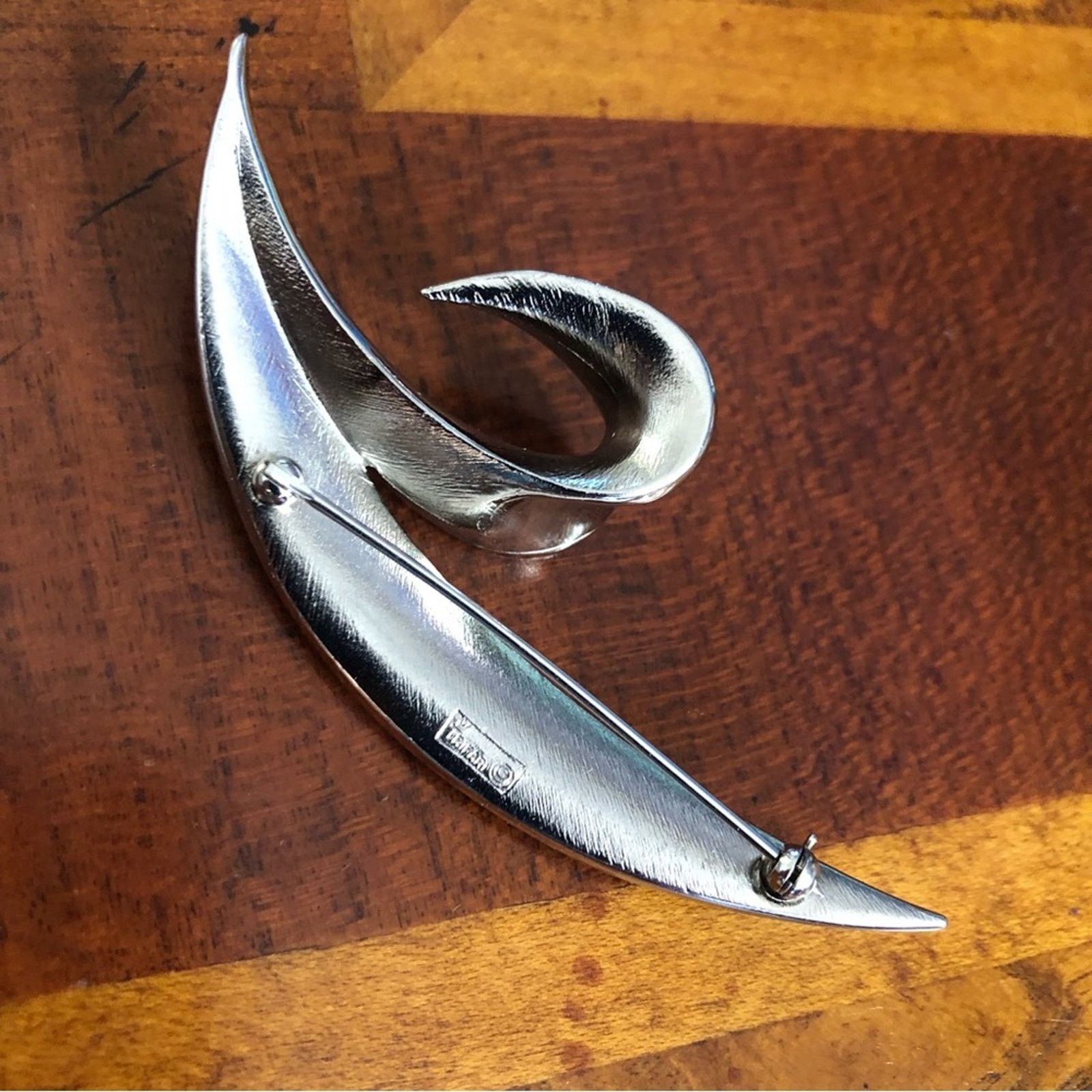 Vintage Vintage Crown Trifari brushed and shiny silver brooch pin Size ONE SIZE - 3 Thumbnail