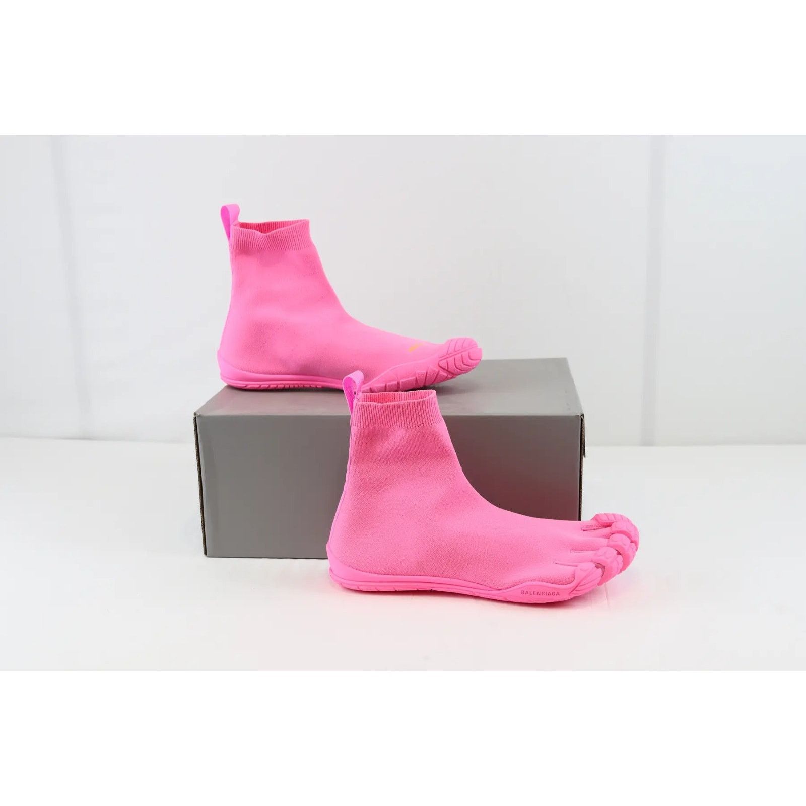 Balenciaga o1rshd1 Five Flex Toe Socks Sneakers in Pink Size US 9 / IT 39 - 1 Thumbnail