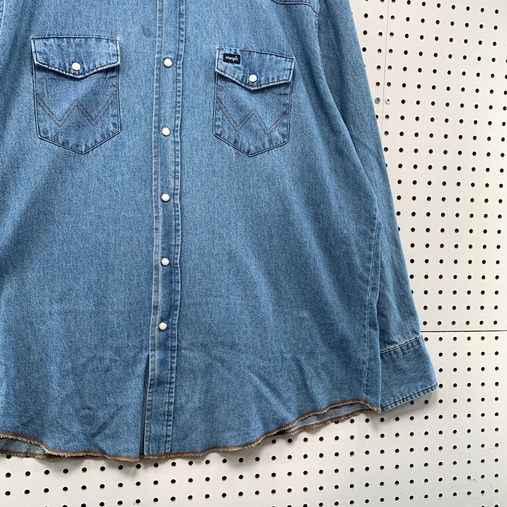 Wrangler VINTAGE Wrangler Denim Pearl Snap Shirt Mens 2XL Western Long Sleeve Blue 28x33 Button-Up Wrangler Wrancher Mens Size US XXL / EU 58 / 5 - 6 Thumbnail