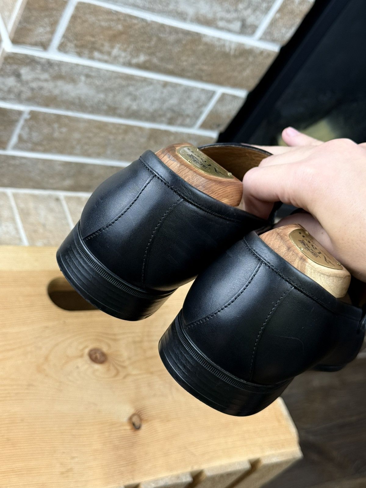 Gucci Gucci GG Black Leather Loafers Embossed Logo Size US 7.5 / EU 40-41 - 8 Thumbnail