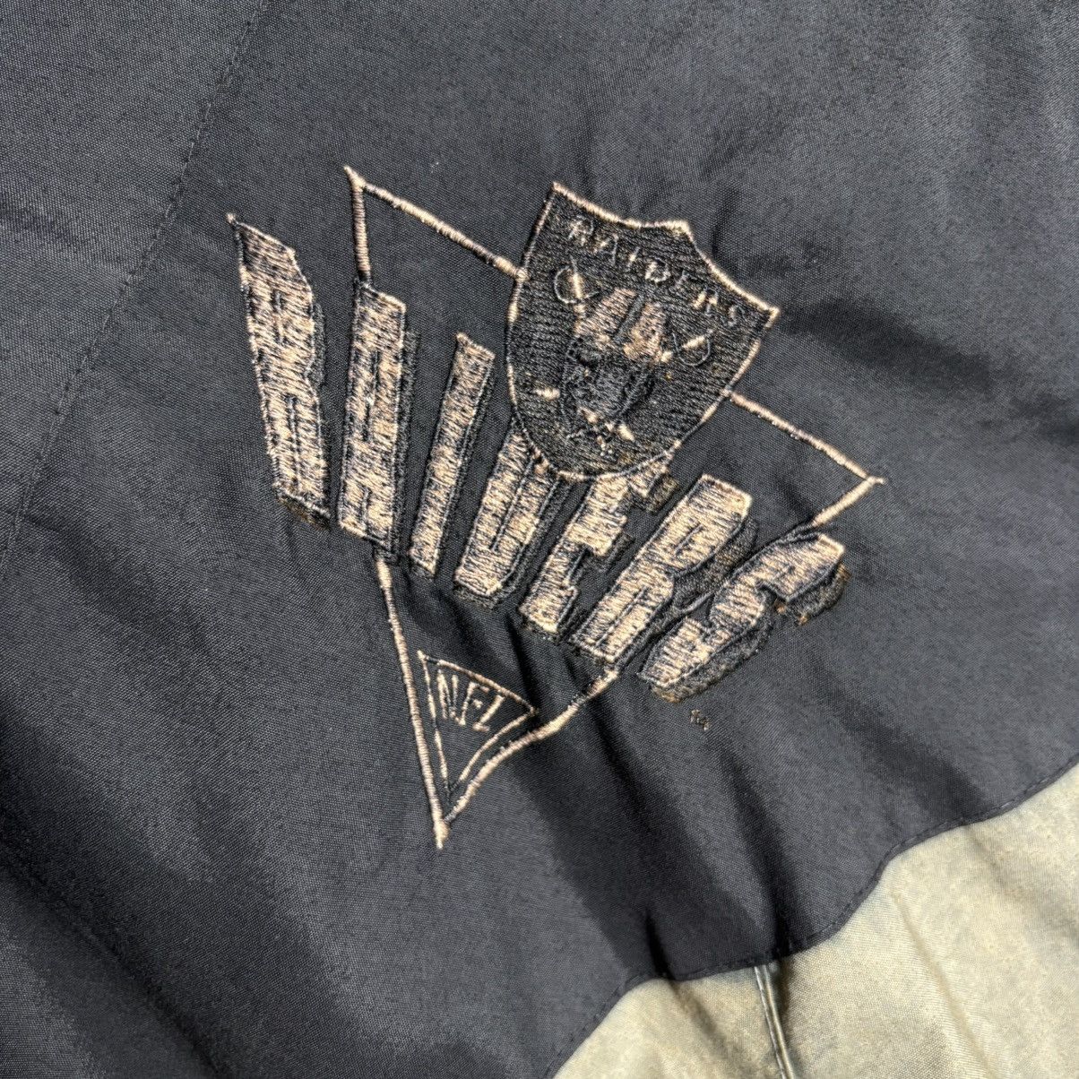 NFL Vintage 90s Raiders Puffer Hoodie Bomber Jacket / Distressed Size US XL / EU 56 / 4 - 4 Thumbnail