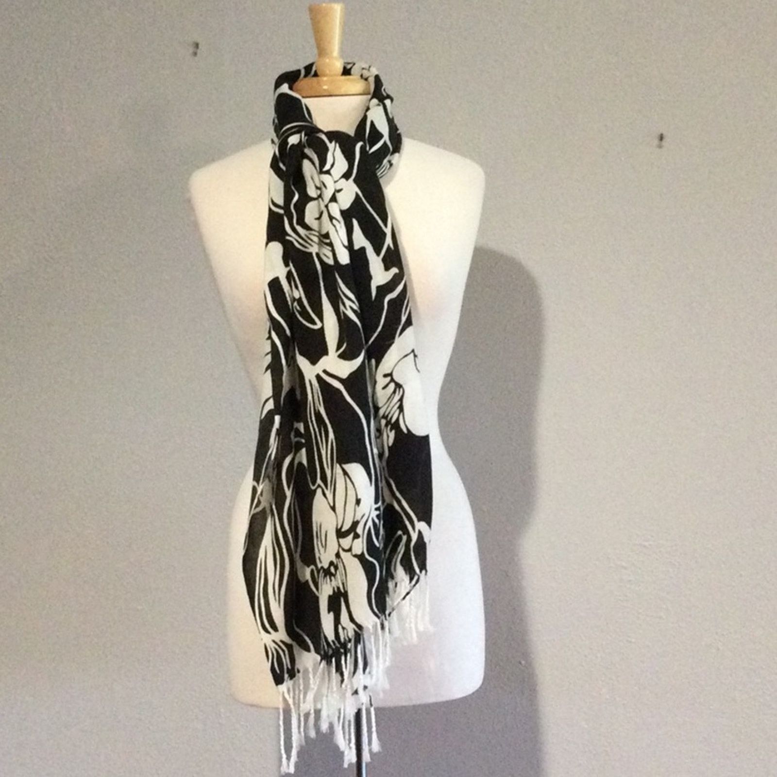 Other Black and White Floral Scarf Wrap w/ Fringe Trim Size ONE SIZE - 2 Thumbnail
