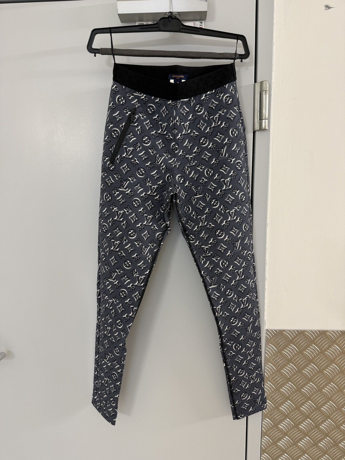 Louis Vuitton Louis Vuitton Monogram Leggings Elastic Polyamide NP1650$ Size 26" / US 2 / IT 38 - 16 Thumbnail