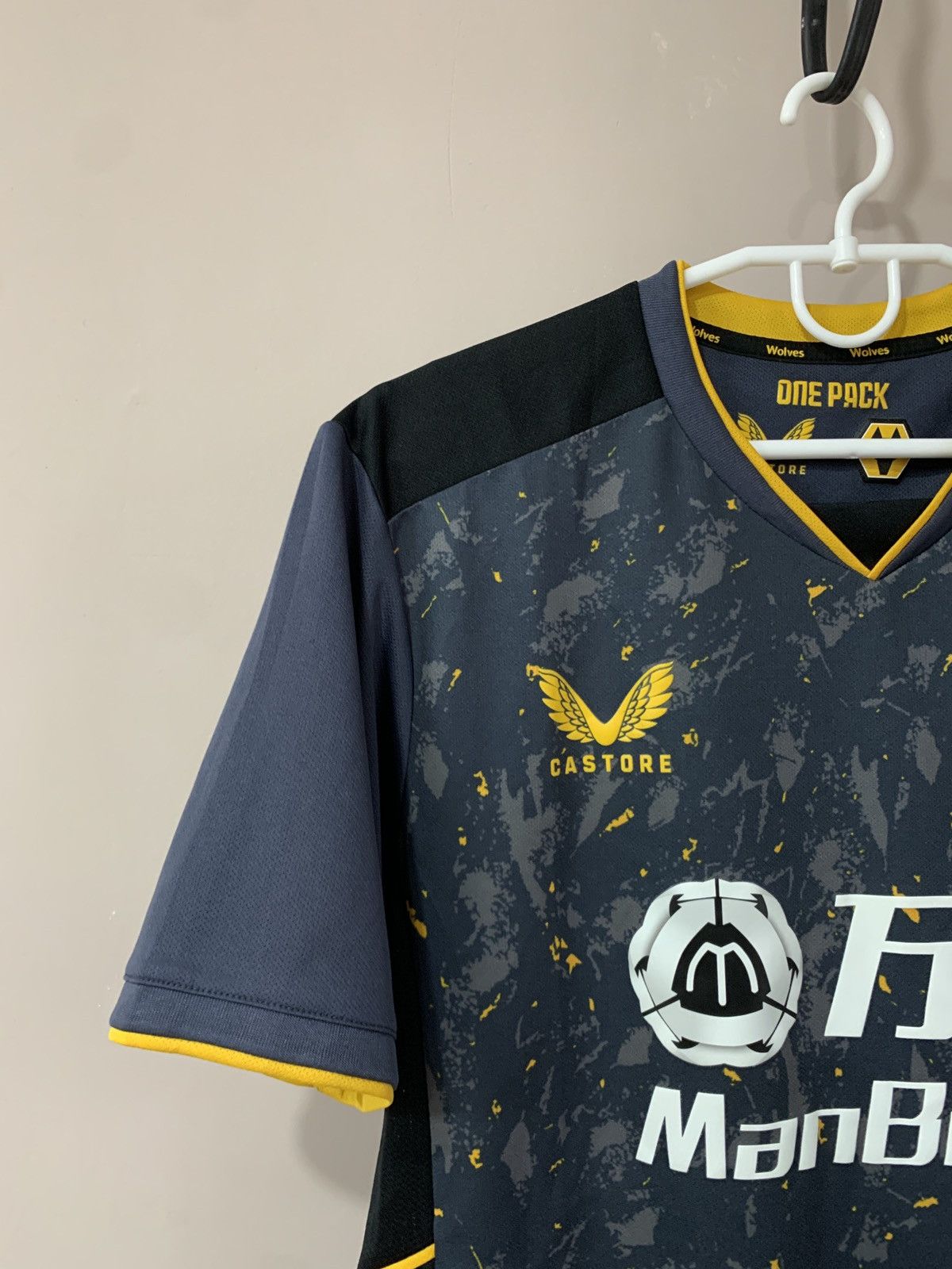 Other Wolverhampton 2021 Away Football Shirt Castore Soccer Jersey Size US M / EU 48-50 / 2 - 3 Thumbnail