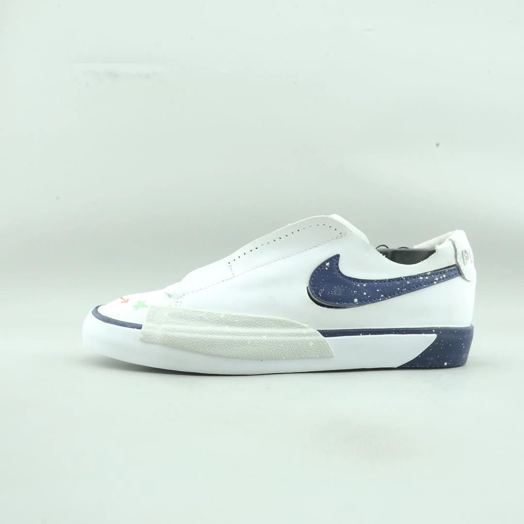 Nike Nike Women's Blazer Low 'Planet of Hoops' sneakers Size US 5 / IT 35 - 1 Thumbnail