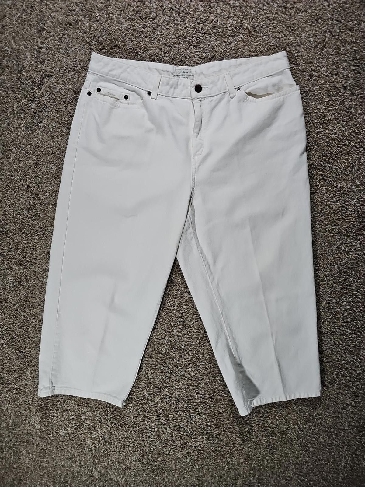 L.L. Bean LL Bean Classic Fit 16 Petite White Jeans Size 38" / US 16 / IT 52 - 1 Thumbnail