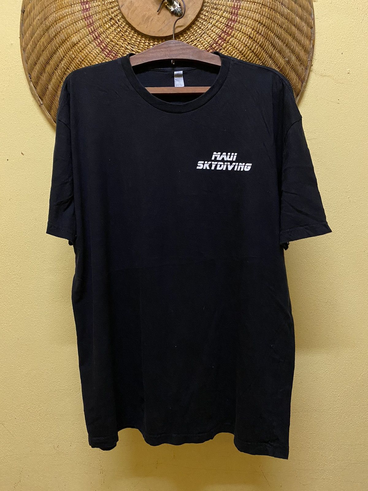 Next Level Apparel Maui Skydiving tshirt Size US L / EU 52-54 / 3 - 2 Thumbnail