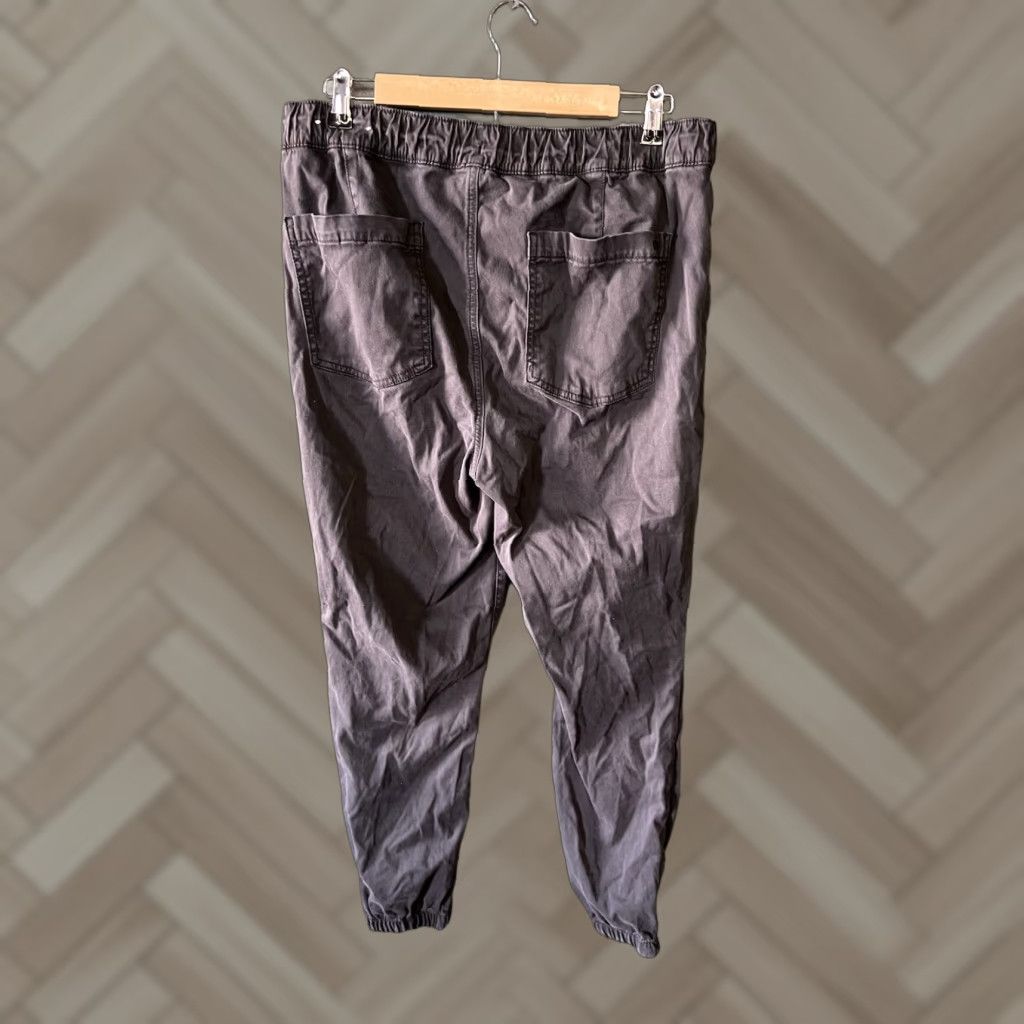American Eagle Outfitters American Eagle Outfitters Womens Jogger Sweatpants Regular 18 Gray Size 18 Pants Womens Jeans Jogger Gray 18 Mens Girls Size 40" / US 18 - 1 Thumbnail