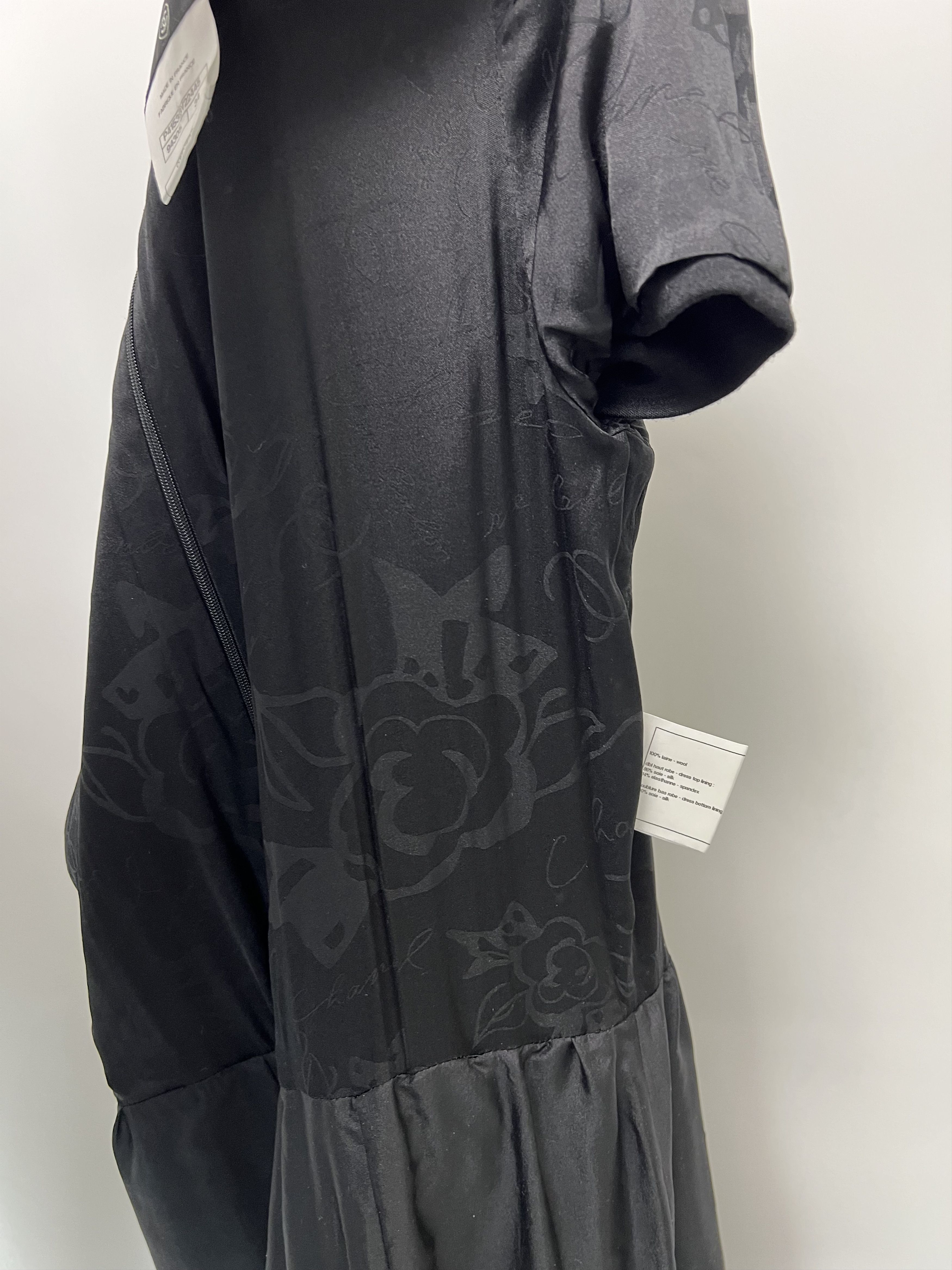 Chanel Chanel 100% Wool Short Sleeve Dress Rhinestones Decoration Size XS / US 0-2 / IT 36-38 - 17 Thumbnail