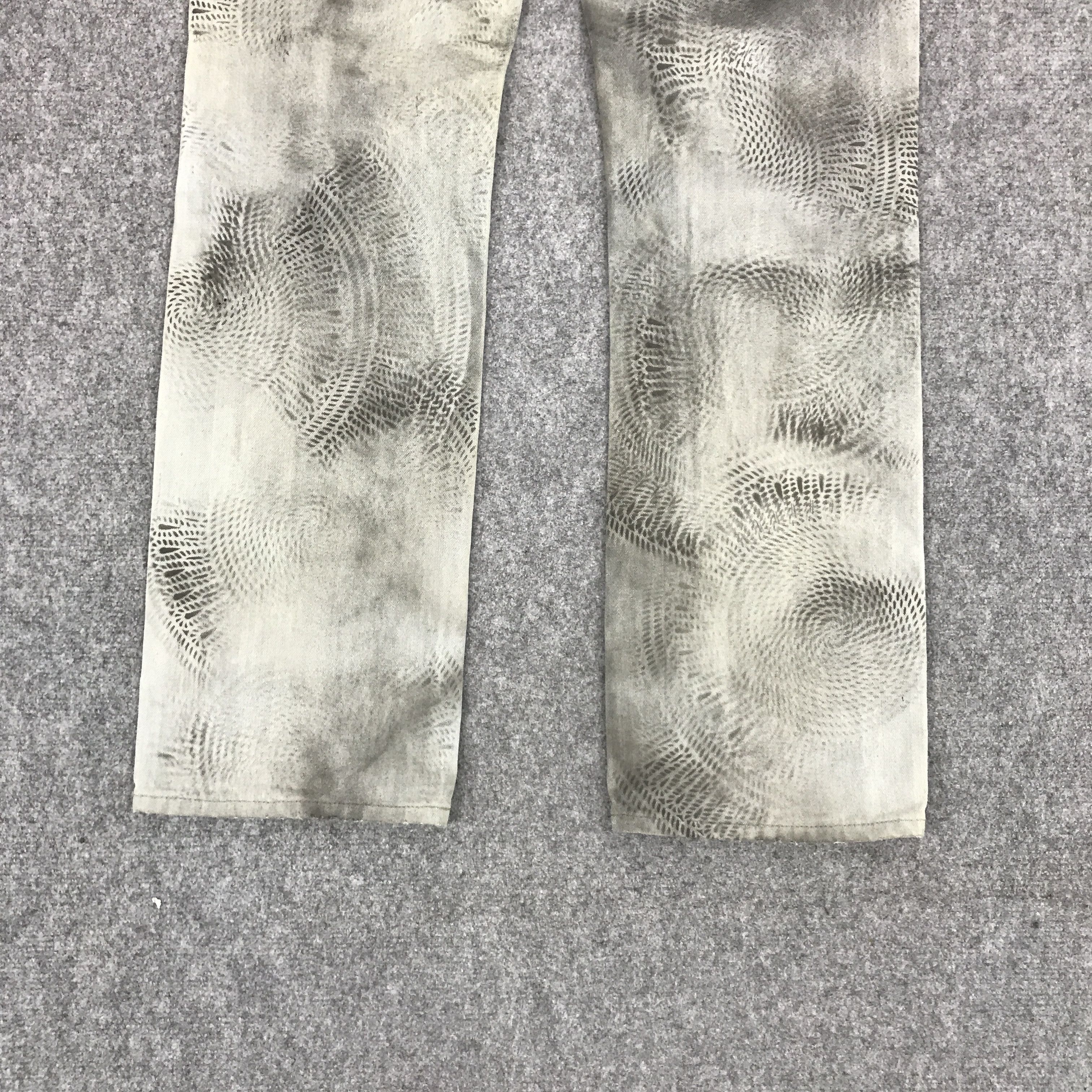 Japanese Brand × Jun Takahashi × Uniqlo JAPAN UNIQLO BLACK SPARY DENIM JEANS Size US 33 - 6 Thumbnail
