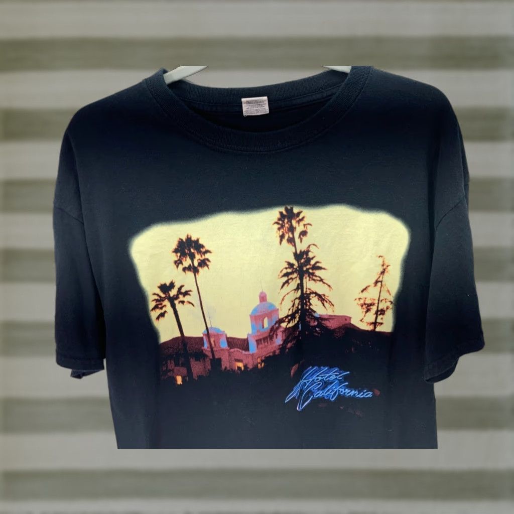 Gildan VINTAGE The Eagles Hotel California Concert Nike Shirt Mens S Black Graphic Gildan Cotton Size US S / EU 44-46 / 1 - 1 Thumbnail