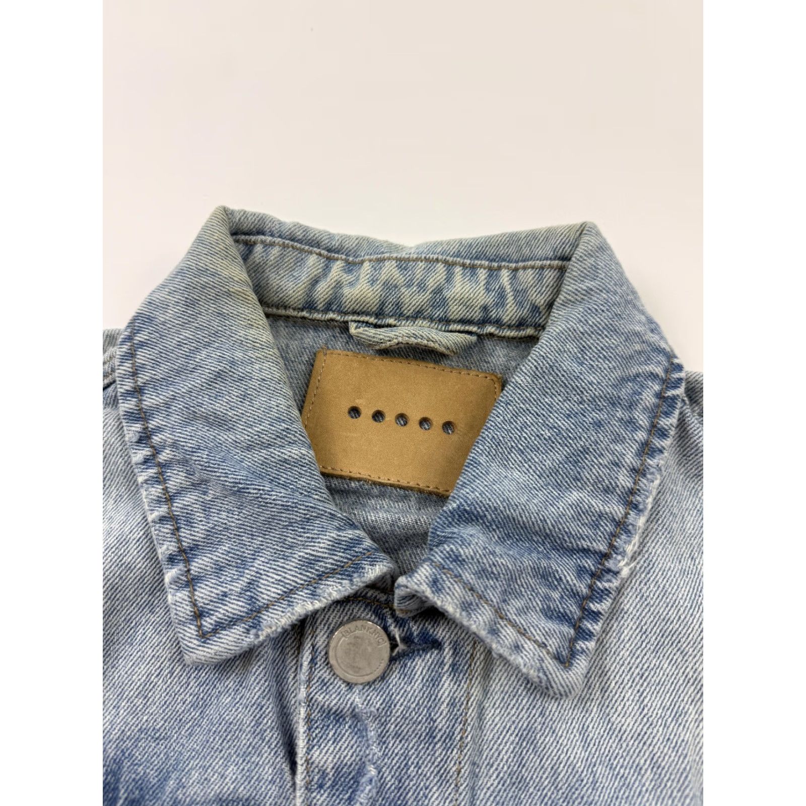 Vintage BLANKNYC Denim Jacket Womens Small Blue Distressed Raw Hem Cropped Button Front Size S / US 4 / IT 40 - 4 Thumbnail