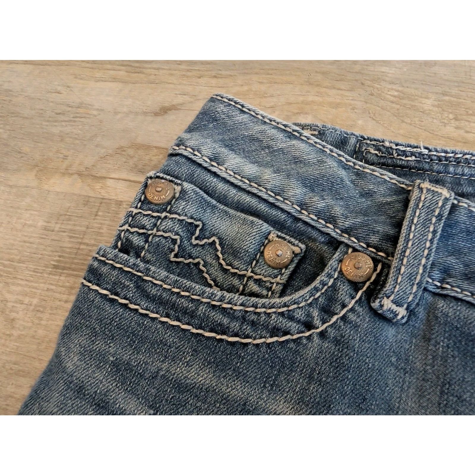 Miss Me Miss Me Jeans Womens 30 Blue Distressed Straight Stretch Denim 5-Pocket Embroidered Button 90s Southwestern Rock Sunshine (Miss Me Denim) Size 30" / US 8 / IT 44 - 6 Thumbnail